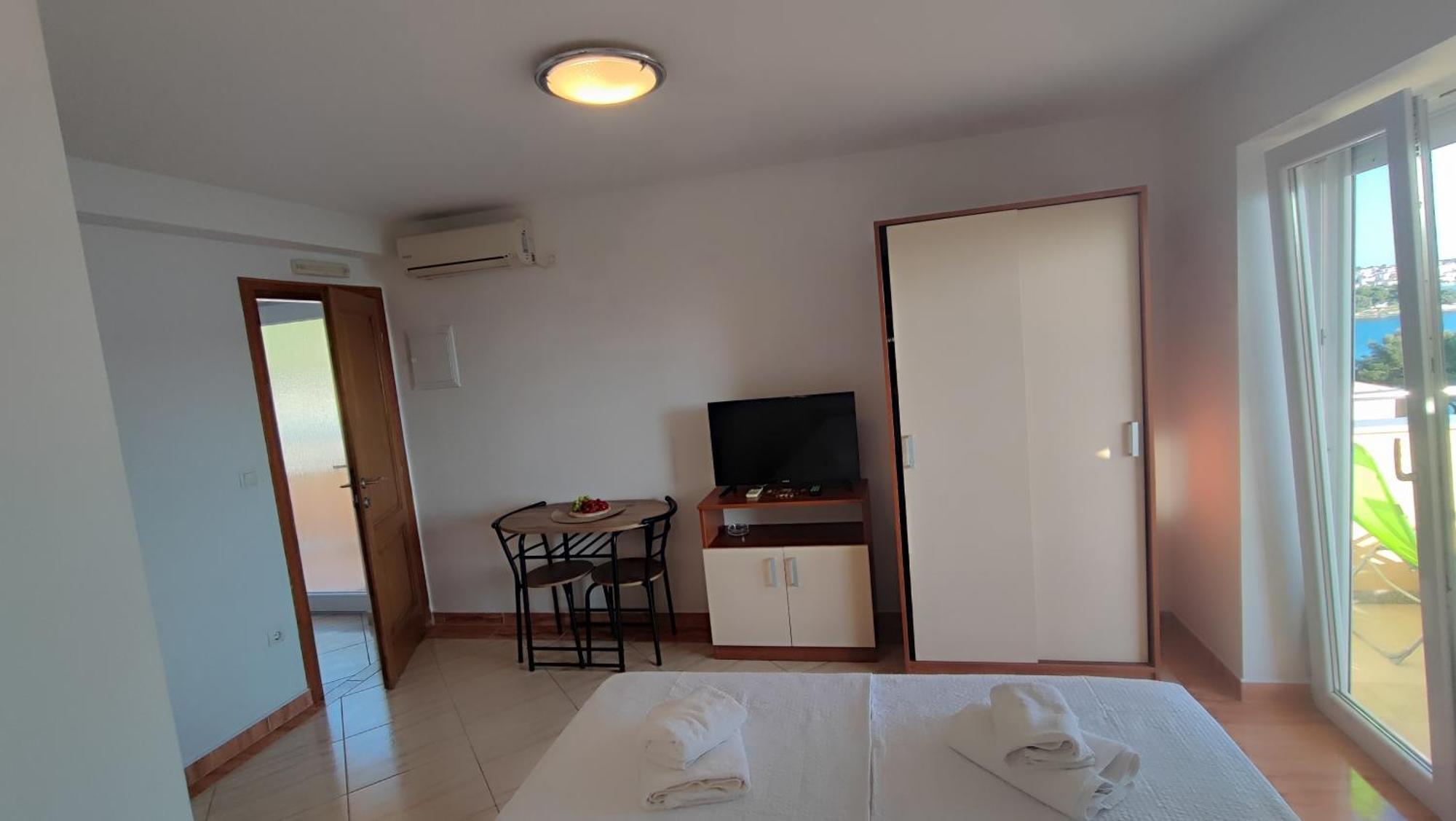 Villa Penava, Private Beach, Pool And 7Min To Trogir Værelse billede